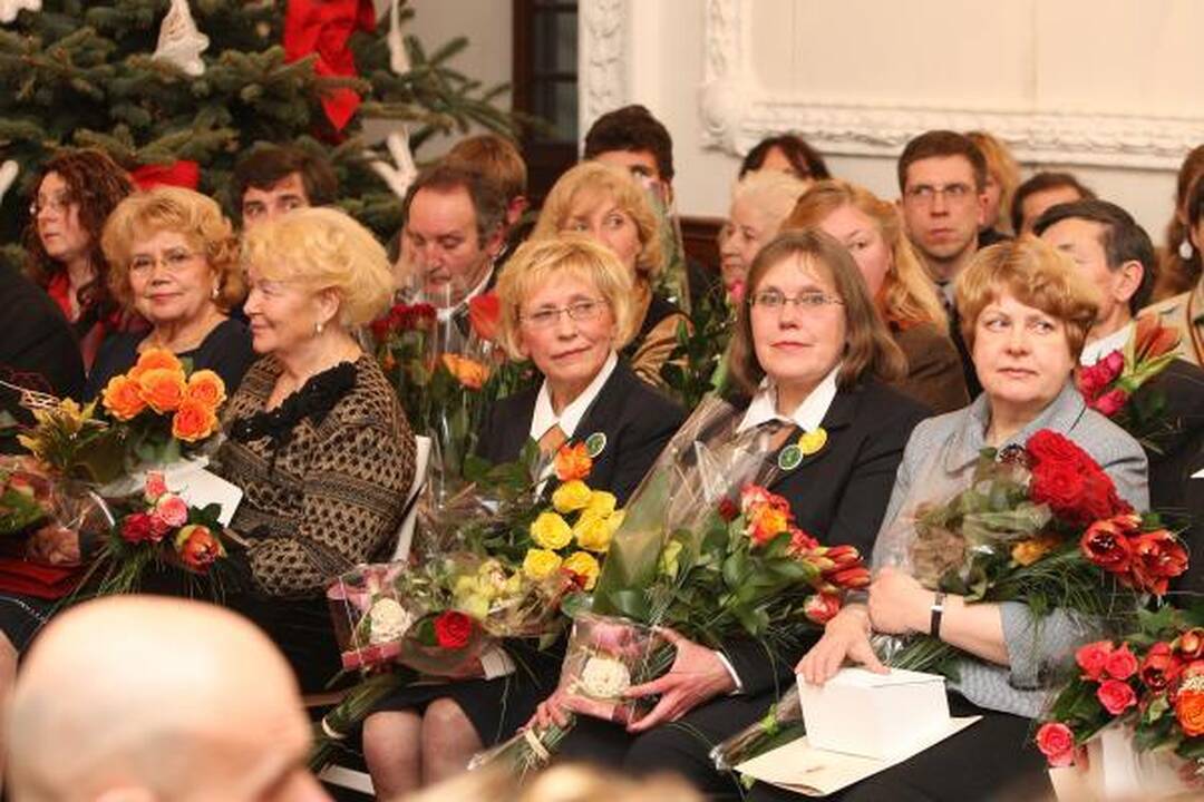 Kauno rotušėje 26-iems kauniečiams įteikti „Gerumo kristalai“