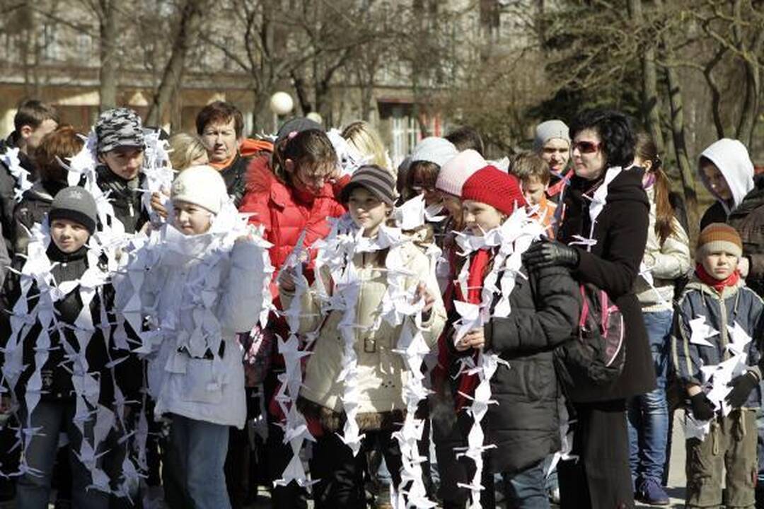 Klaipėdos parama Kudži: popierinės gervės nutūpė ant sakūrų