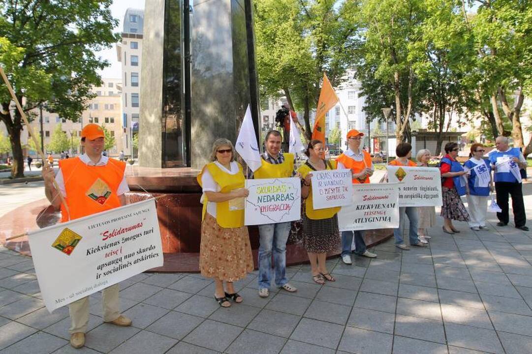 Vilniuje - profsąjungų piketas už MMA didinimą