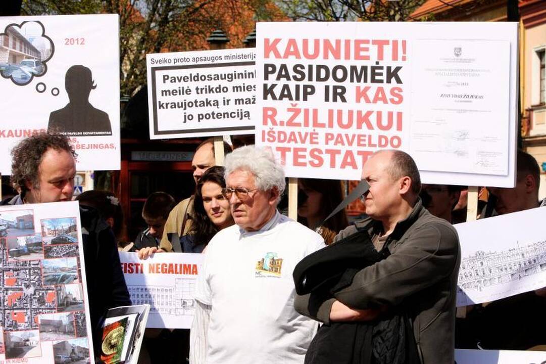 I.Vaškelienė filmavo protestuojančius architektus