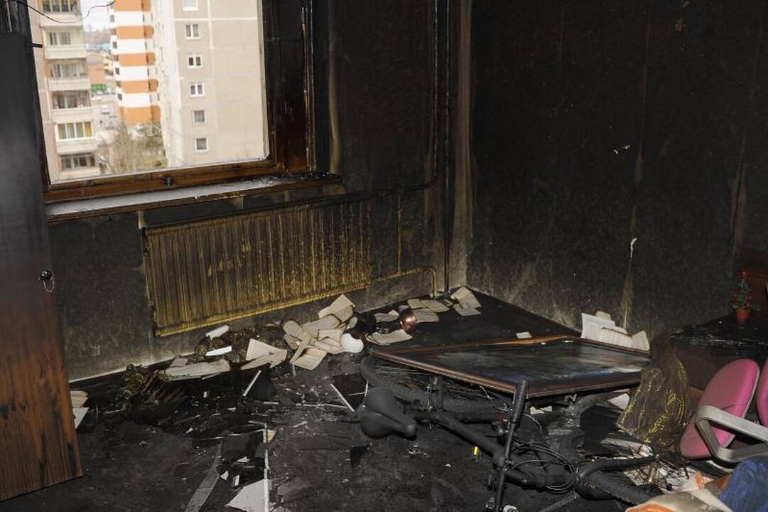 Pragariška naktis Kaune: iš degančio buto žmonės šoko per langą