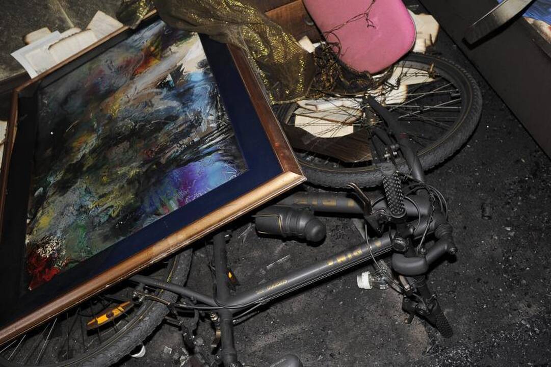 Pragariška naktis Kaune: iš degančio buto žmonės šoko per langą