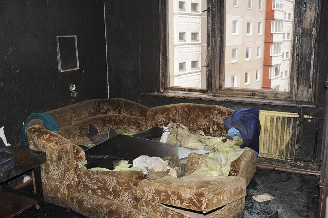 Pragariška naktis Kaune: iš degančio buto žmonės šoko per langą