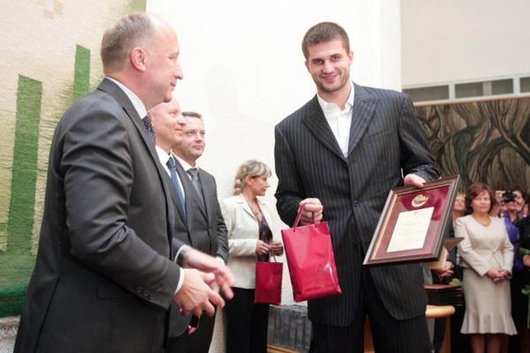 L.Kleiza 15 tūkst. litų premiją paaukos vaikams