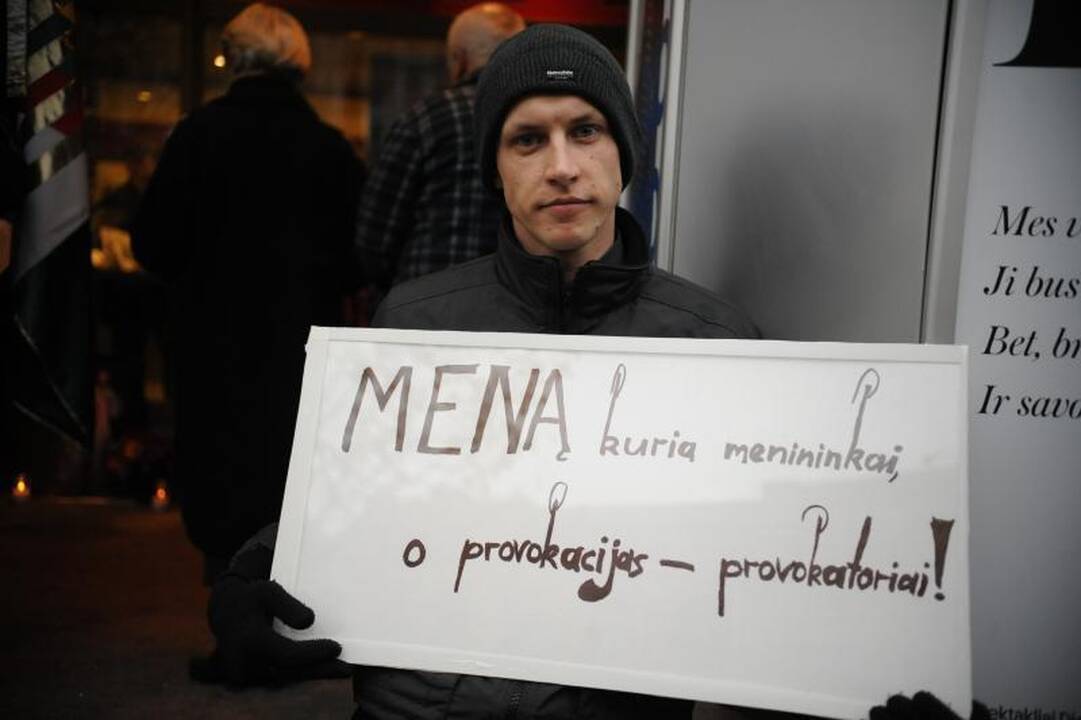 Skandalingo spektaklio žiūrovai aktoriams, režisieriui plojo atsistoję