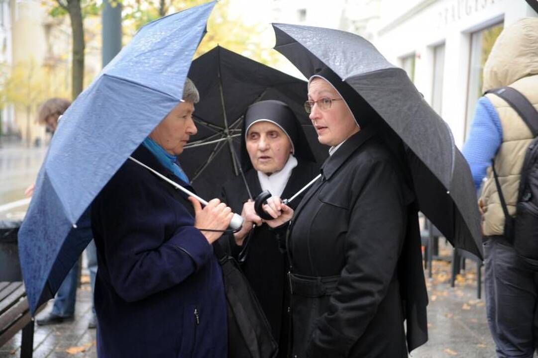 Skandalingo spektaklio žiūrovai aktoriams, režisieriui plojo atsistoję