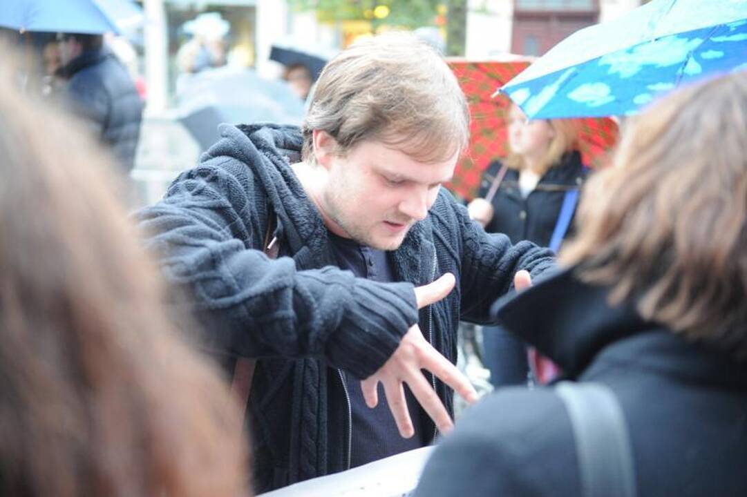 Skandalingo spektaklio žiūrovai aktoriams, režisieriui plojo atsistoję