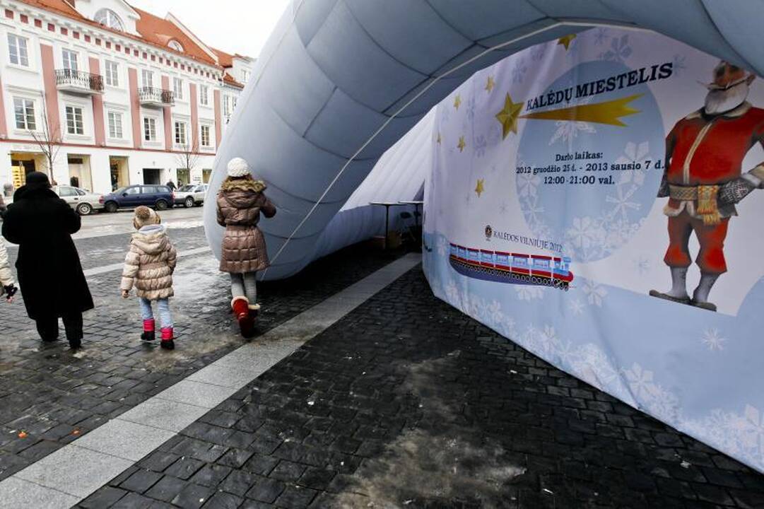 Rotušės aikštėje vietoj Kalėdų miestelio – burbulas