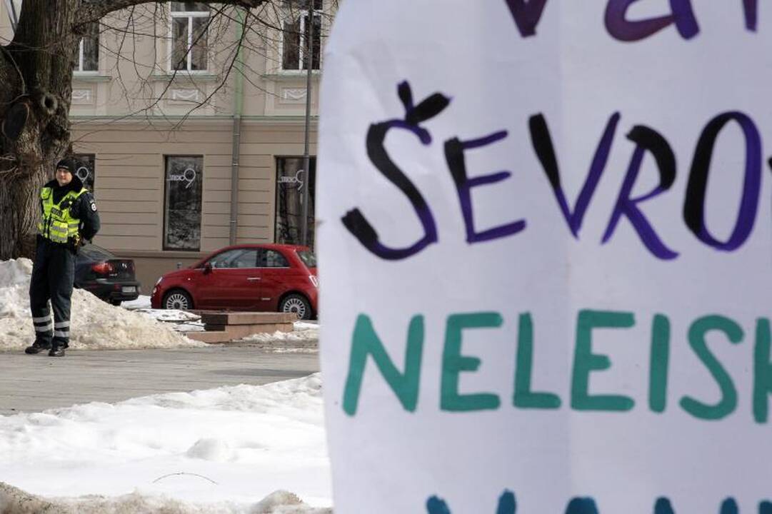 Skalūnų priešininkų dūzgės V.Kudirkos aikštėje: už Lietuvą be košmarų!