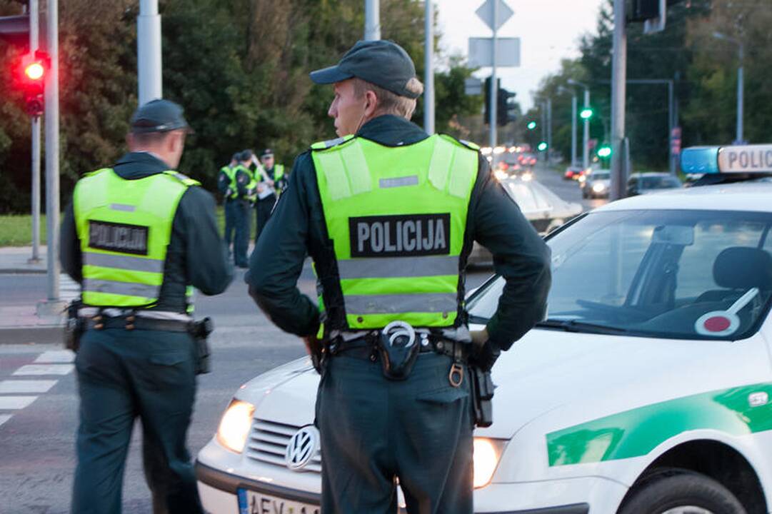 Vilniuje susidūrus automobiliams nukentėjo motociklininkas