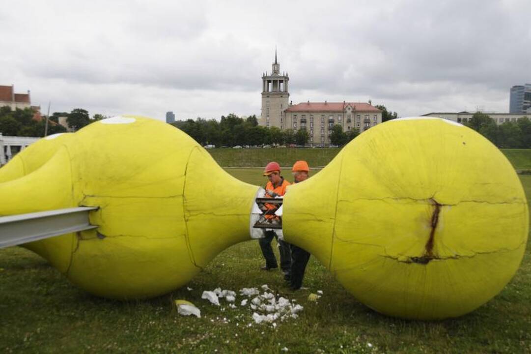 Vilnius atsisveikino su paskutiniu VEKS simboliu