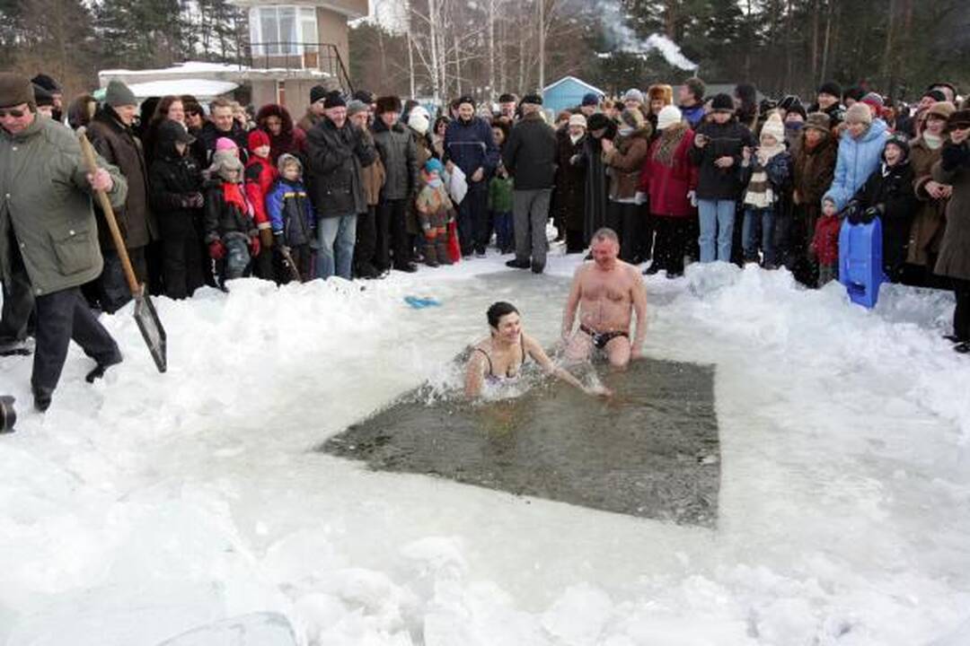 Šalčių nepabūgę ruoniai turškėsi Salotės ežere