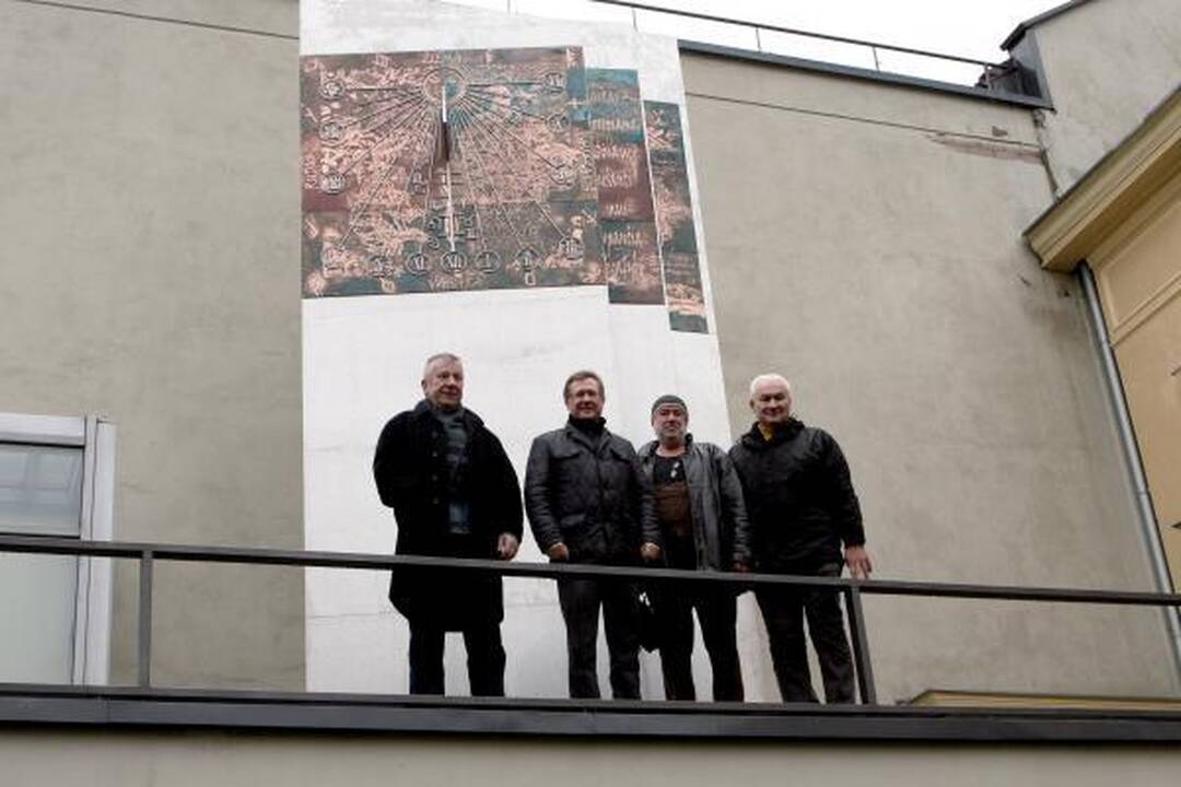 Bibliotekos kieme laiką matuos Saulės laikrodis 