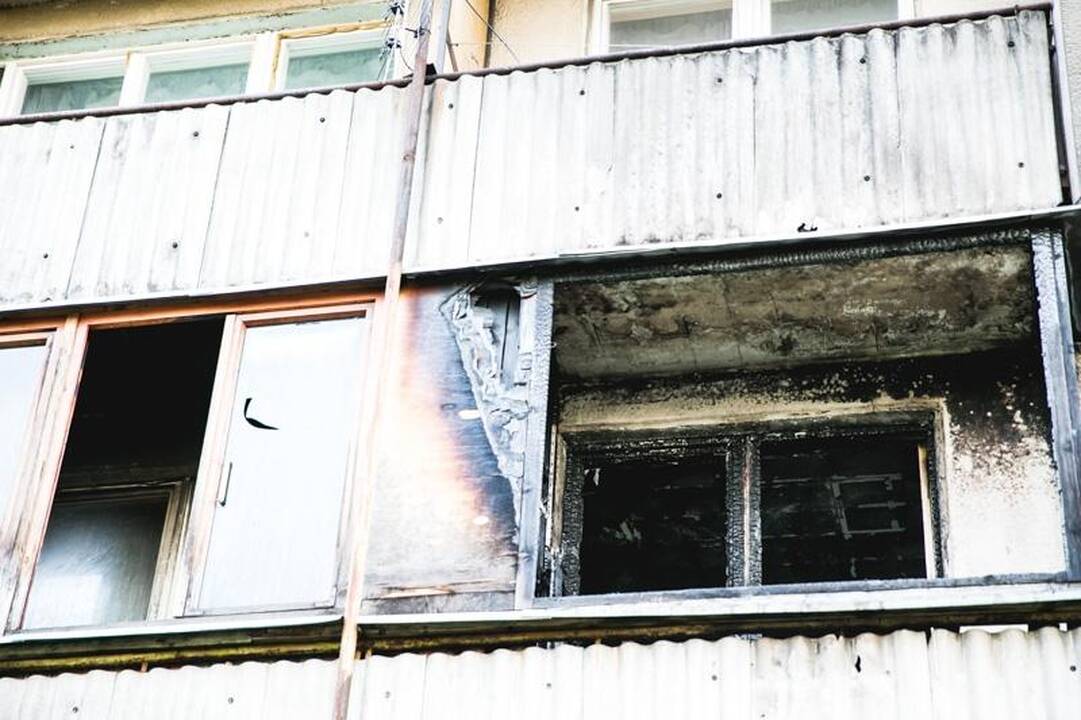 Pavojingas gaisras Partizanų gatvėje kilo dėl vaikų pokštų?