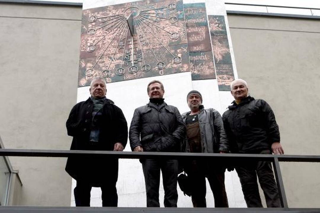 Bibliotekos kieme laiką matuos Saulės laikrodis 