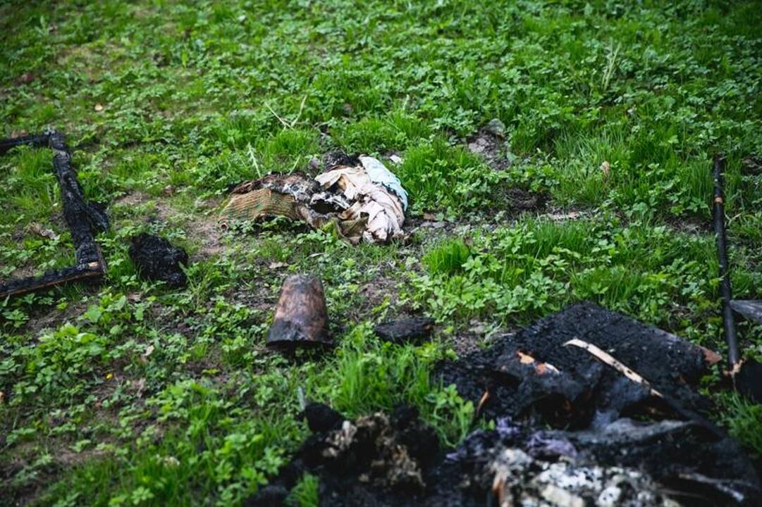 Pavojingas gaisras Partizanų gatvėje kilo dėl vaikų pokštų?