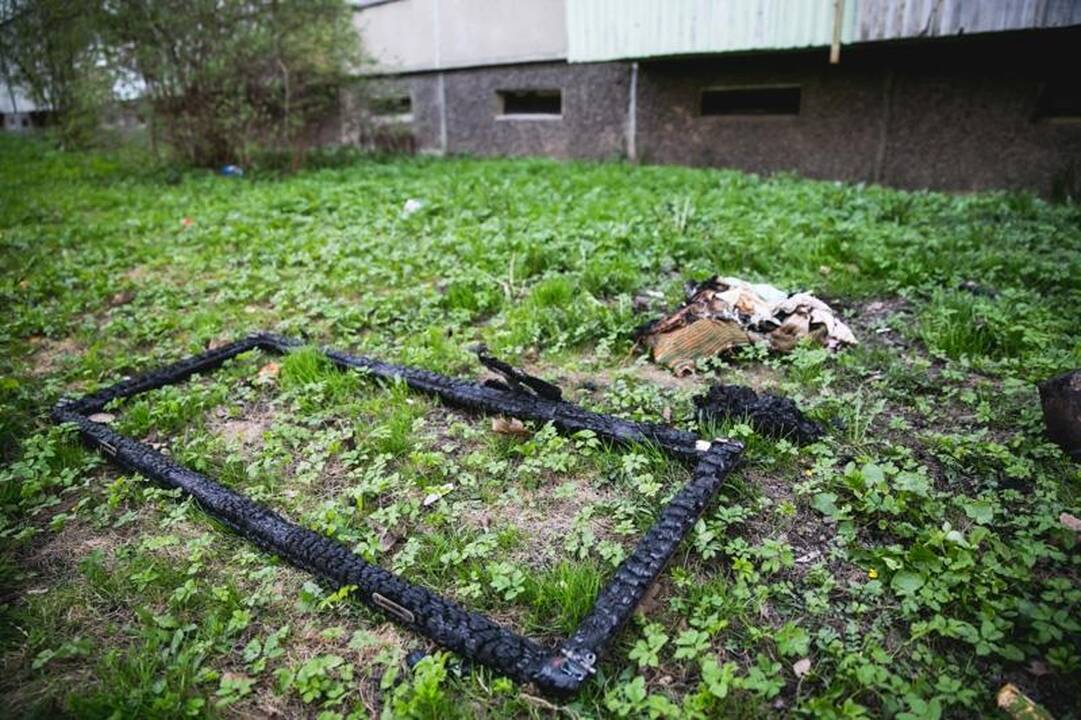 Pavojingas gaisras Partizanų gatvėje kilo dėl vaikų pokštų?