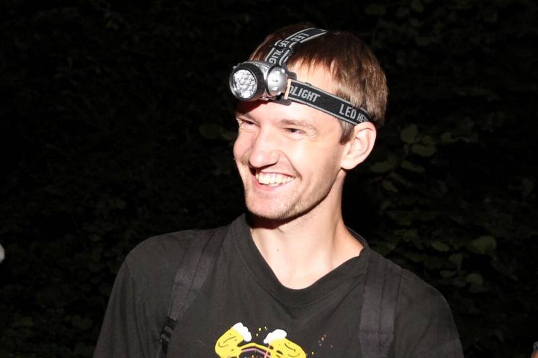 Šimtai vėžiautojų susirinko naktinei medžioklei prie Balsio ežero