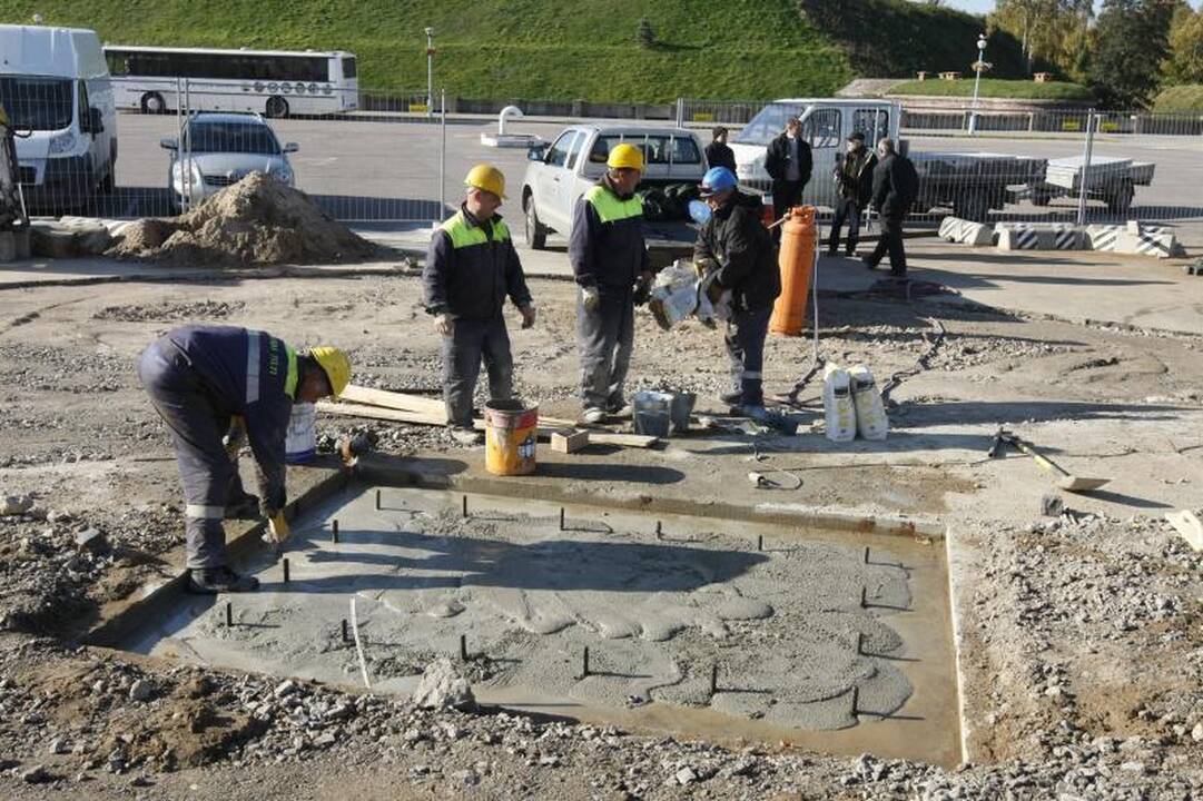Klaipėdoje iškilo paminklas „Albatrosas“ 
