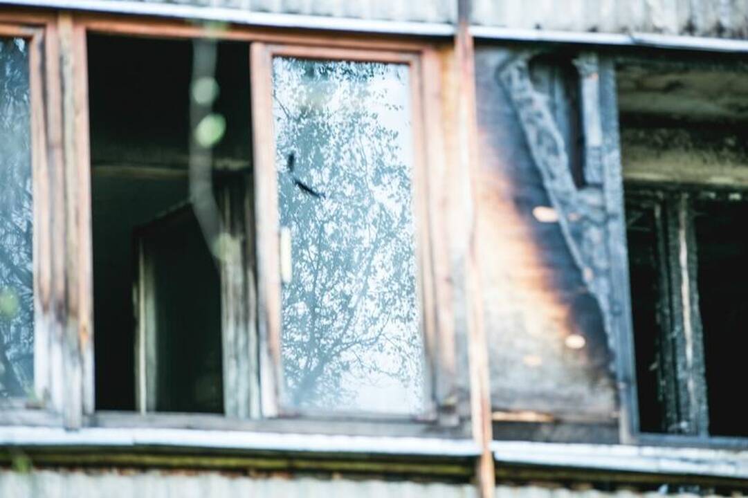 Pavojingas gaisras Partizanų gatvėje kilo dėl vaikų pokštų?
