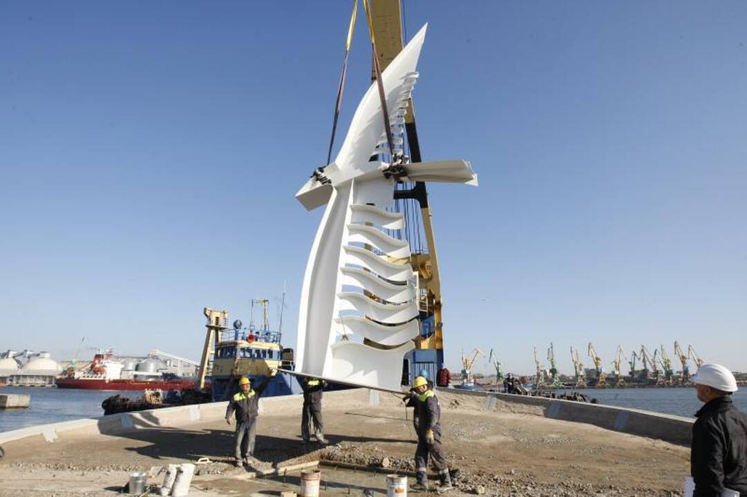 Klaipėdoje iškilo paminklas „Albatrosas“ 