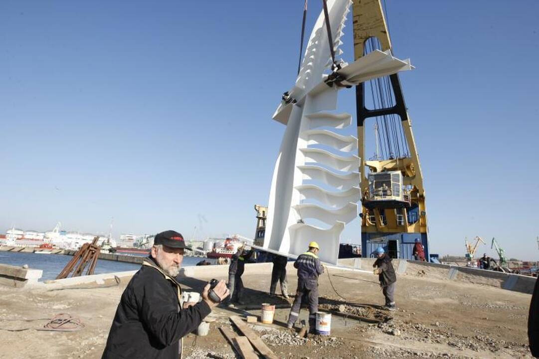 Klaipėdoje iškilo paminklas „Albatrosas“ 