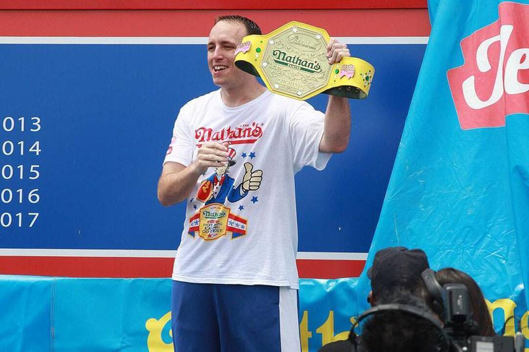 Titulą ginantis JAV valgymo čempionas sukirto 62 dešrainius