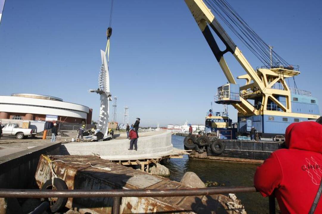 Klaipėdoje iškilo paminklas „Albatrosas“ 