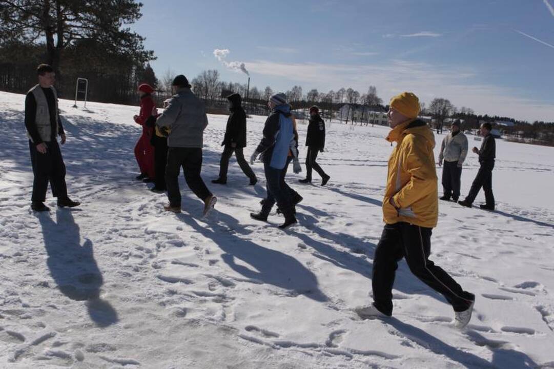 Vilniečiai “ruoniai” pavasario sutiktuves šventė Salotės eketėje