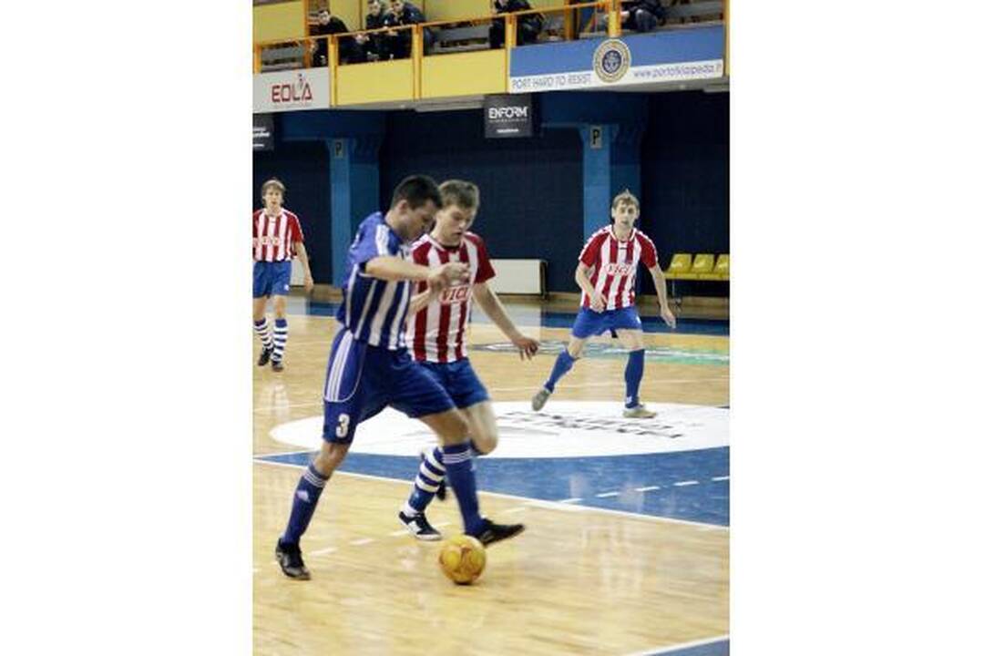 Salės futbolas: pirmoji „Nauticos“ pergalė