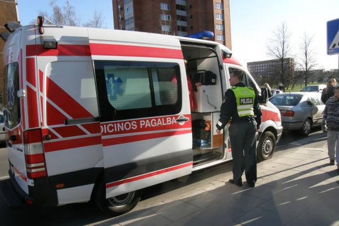 Perėjoje partrenkta dviračiu važiavusi mergaitė