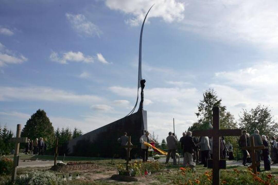 G.Umbraso "Angelas" nutūpė Karveliškių kapinėse