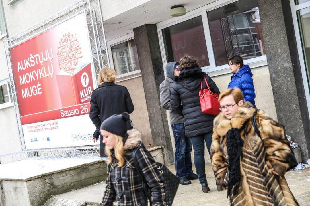 Aukštųjų mokyklų mugėje moksleivius labiausiai domino nemokami mokslai