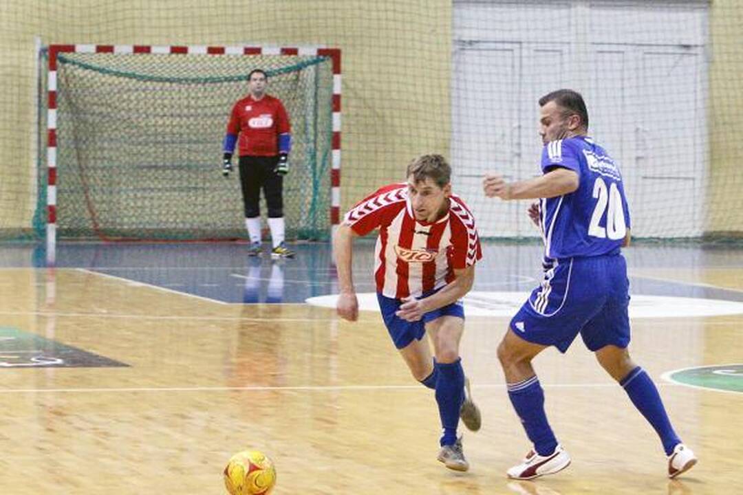 Salės futbolas: pirmoji „Nauticos“ pergalė