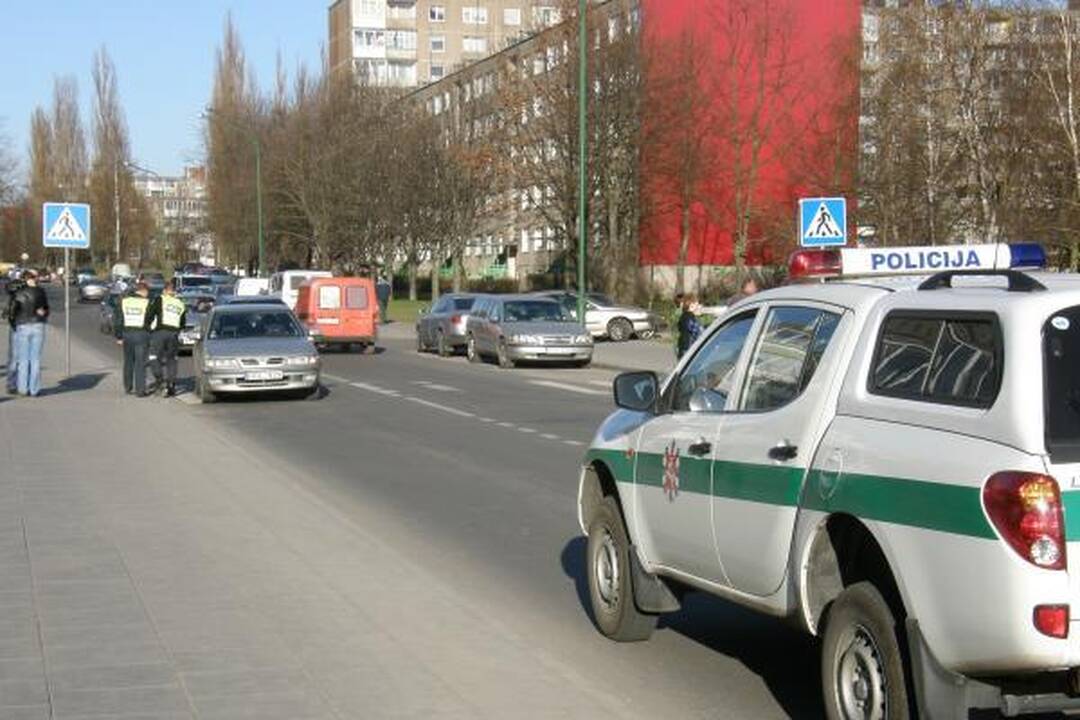 Perėjoje partrenkta dviračiu važiavusi mergaitė