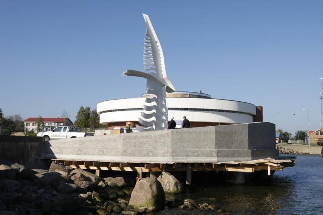Klaipėdoje iškilo paminklas „Albatrosas“ 