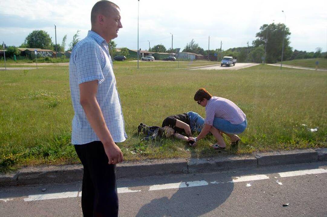 Motociklininkas pėsčiųjų perėjoje partrenkė dviratininką