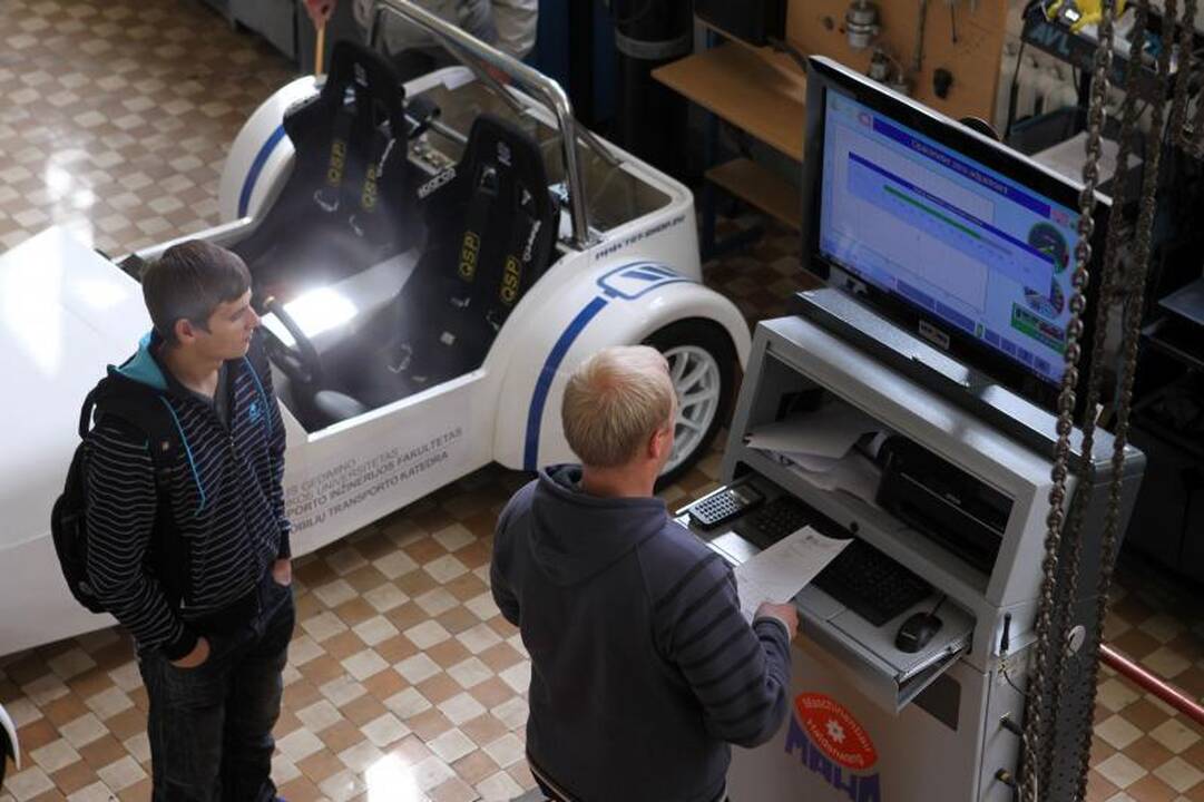 „Tyrėjų naktis“: pristatytas lietuviškas elektromobilis