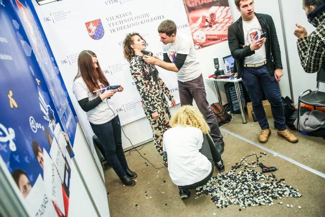 Aukštųjų mokyklų mugėje moksleivius labiausiai domino nemokami mokslai