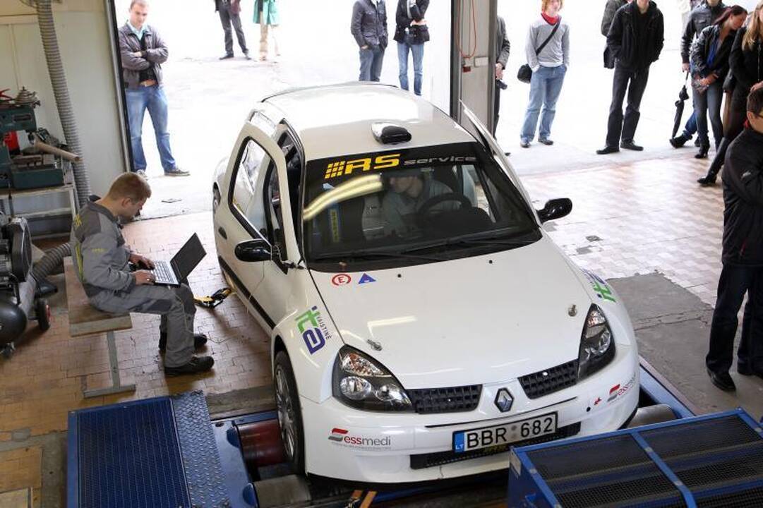 „Tyrėjų naktis“: pristatytas lietuviškas elektromobilis