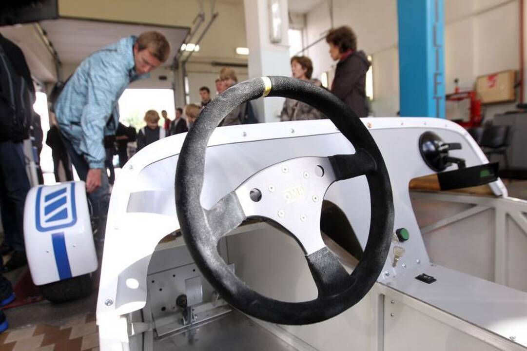 „Tyrėjų naktis“: pristatytas lietuviškas elektromobilis