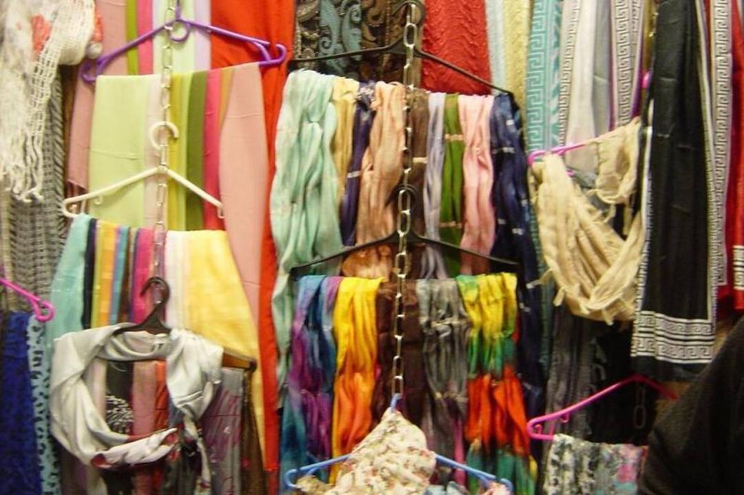 Gariūnuose sulaikyta apie 300, kaip įtariama, „Burberry“ klastočių 