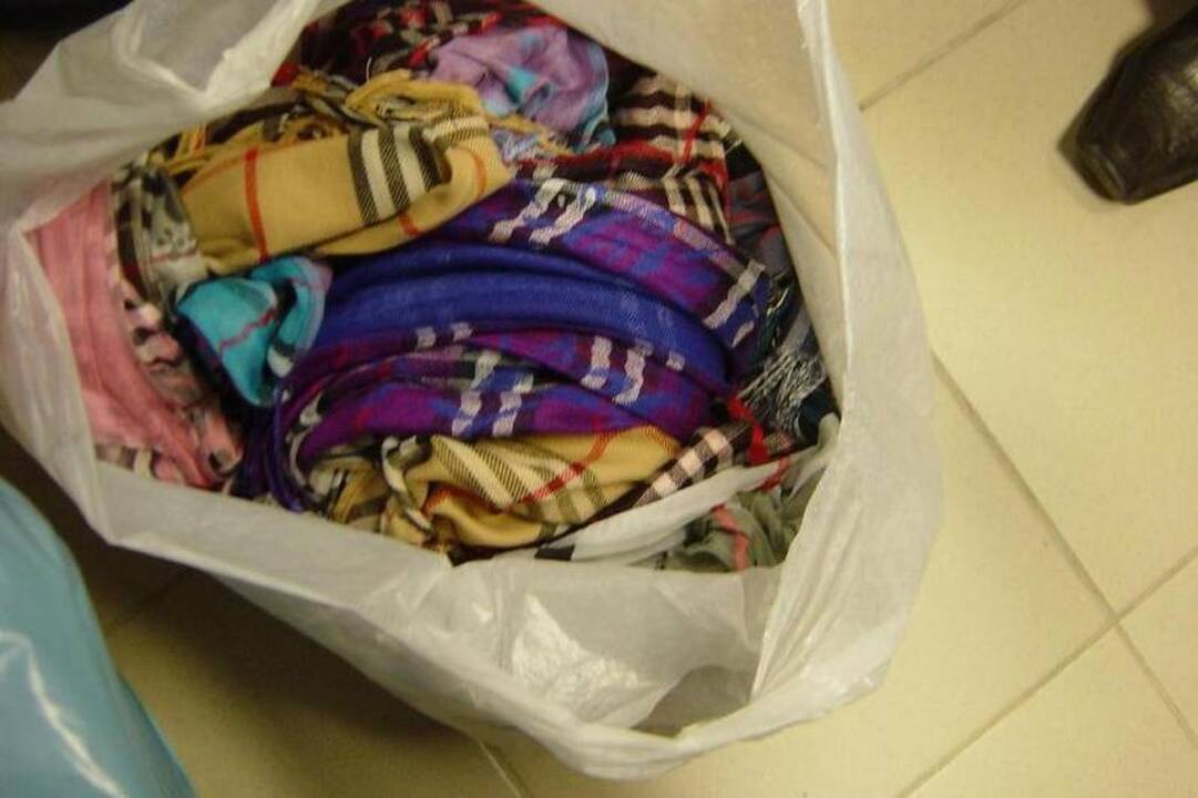 Gariūnuose sulaikyta apie 300, kaip įtariama, „Burberry“ klastočių 