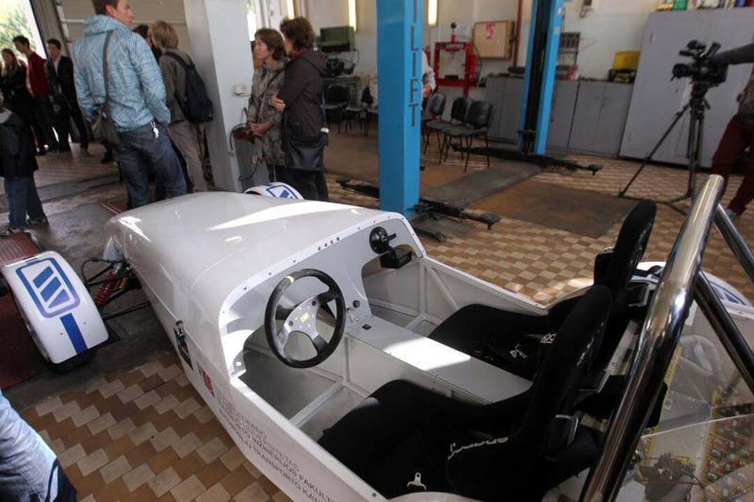 „Tyrėjų naktis“: pristatytas lietuviškas elektromobilis