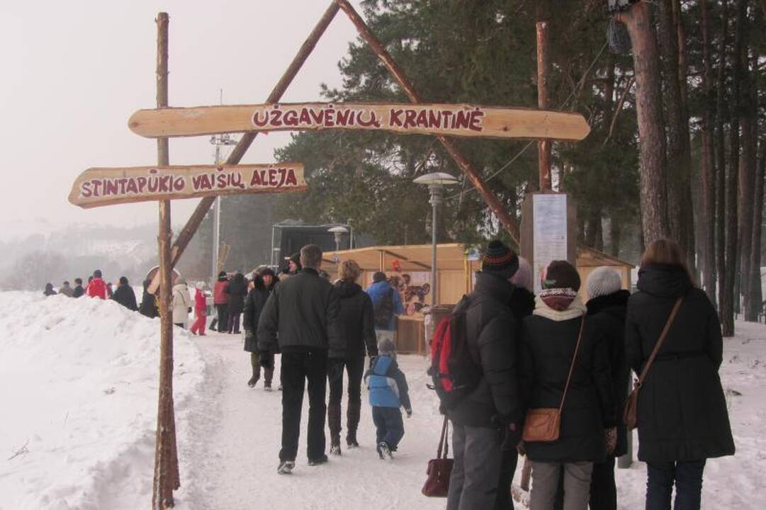 Neringoje žvejai stintas gaudė senoviškai