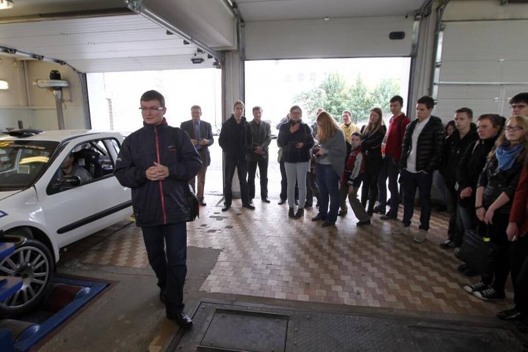 „Tyrėjų naktis“: pristatytas lietuviškas elektromobilis