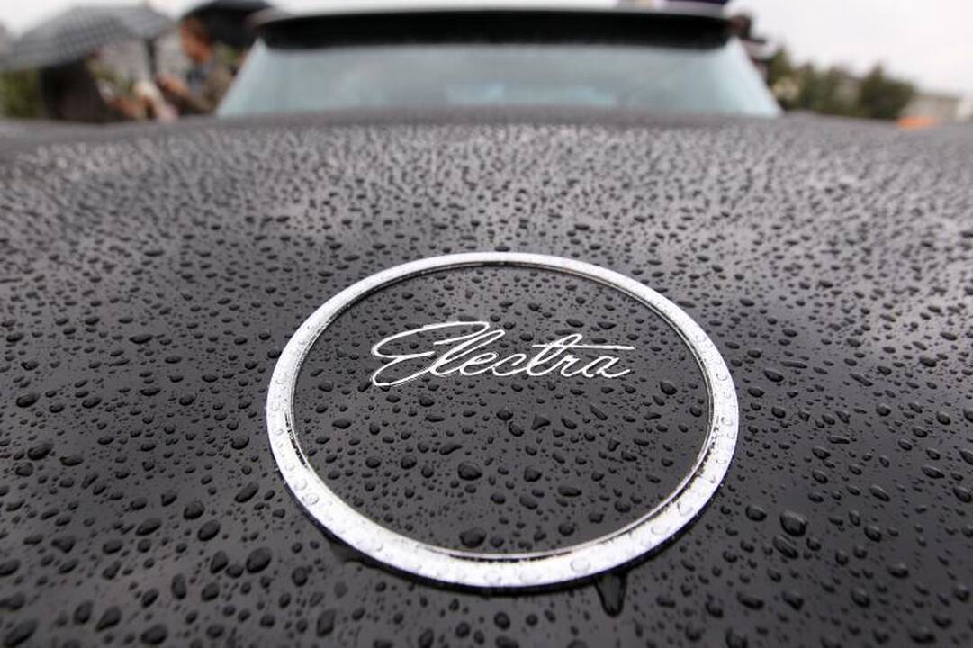 Lukiškių aikštėje vyko senovinių automobilių paroda 