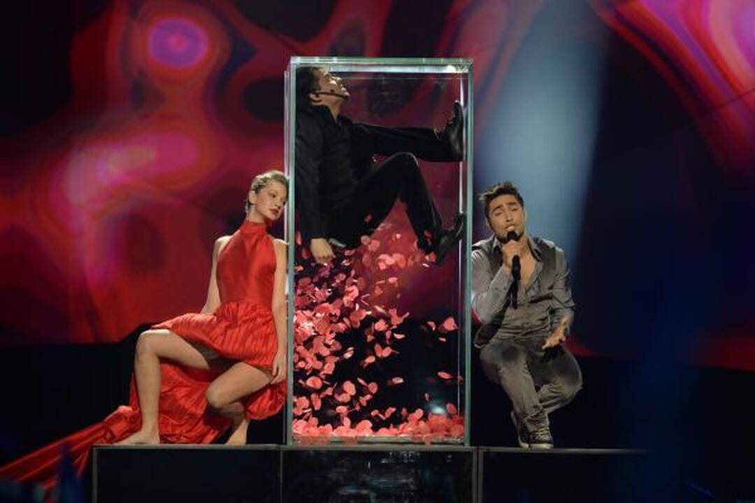 Šių metų „Eurovizijos“ akcentai – lesbiečių bučinys ir Graikijos krizė