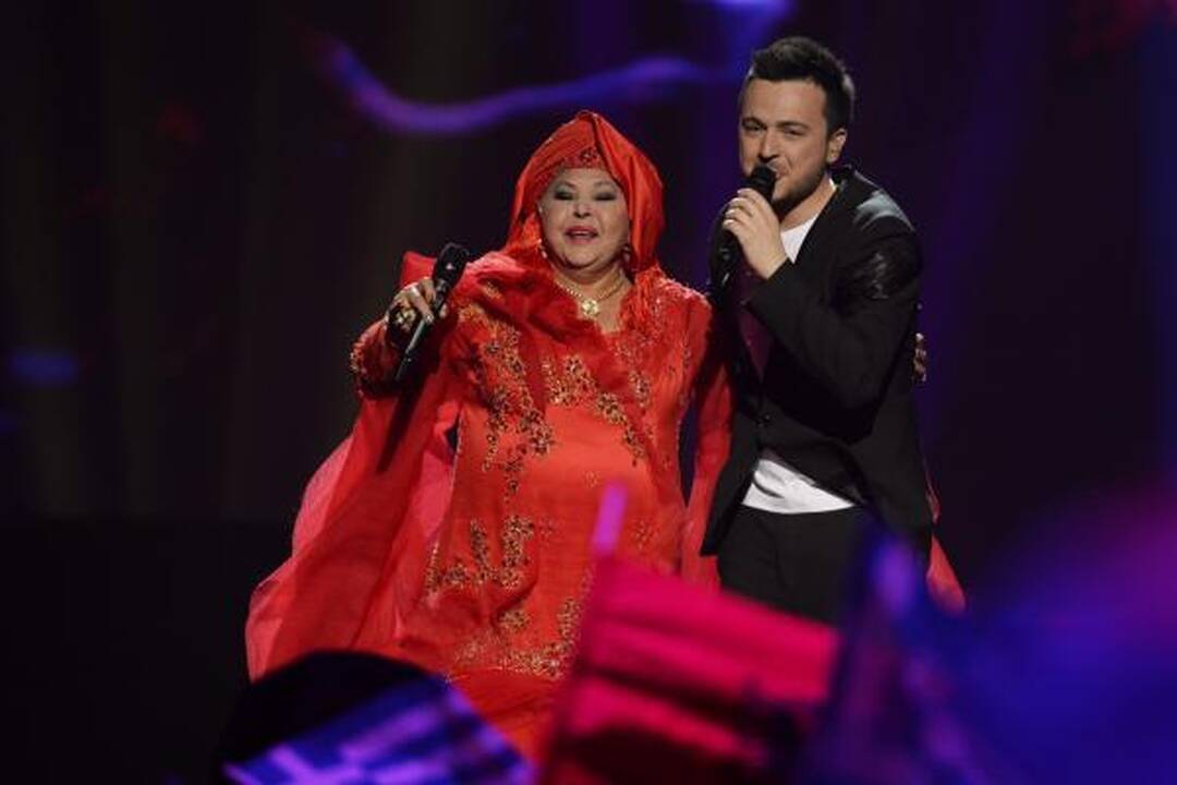 Šių metų „Eurovizijos“ akcentai – lesbiečių bučinys ir Graikijos krizė