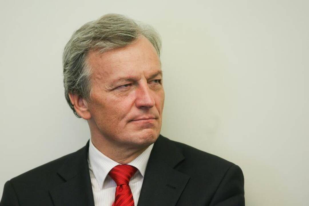 Politikų padėjėjų varžybos: kuris ilgiau neatostogaus?